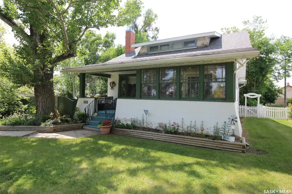 663 2nd Street E Shaunavon SK S0N 2M0
