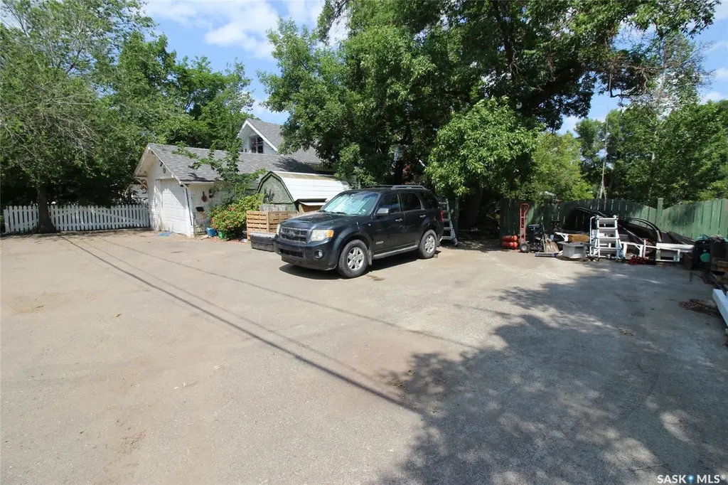 663 2nd Street E Shaunavon SK S0N 2M0