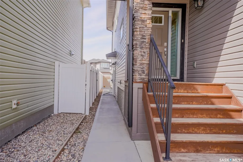 5144 Green Crescent E Regina SK S4V 3S9