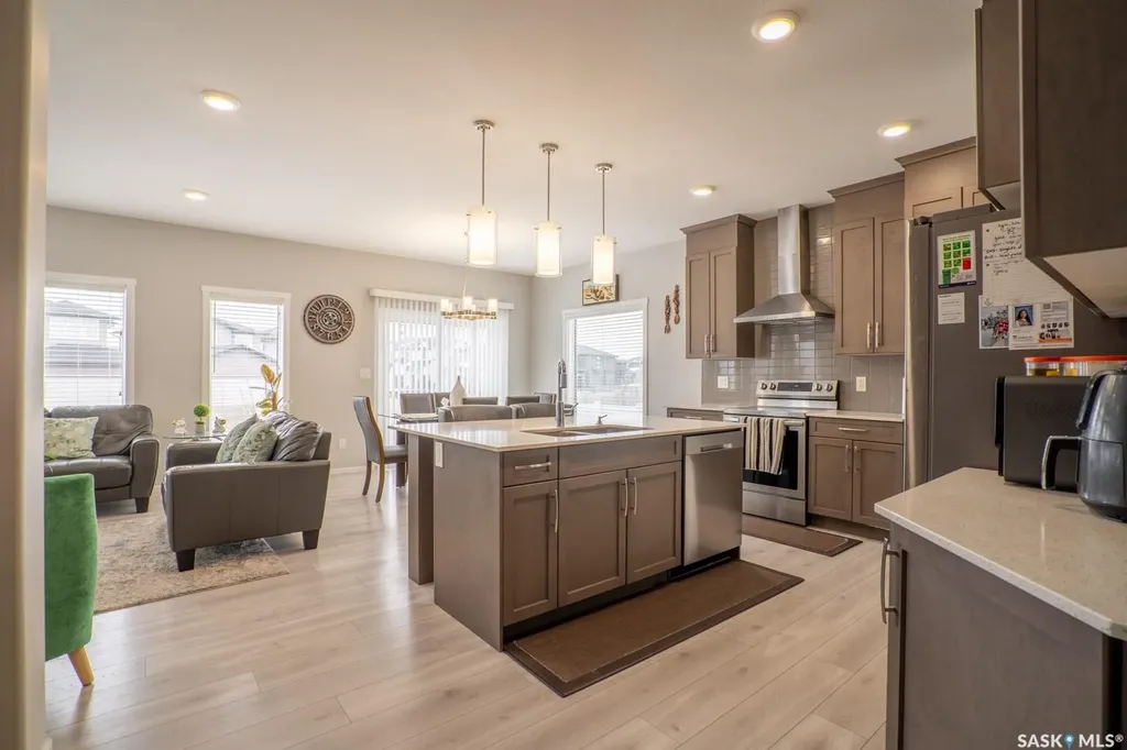 5144 Green Crescent E Regina SK S4V 3S9