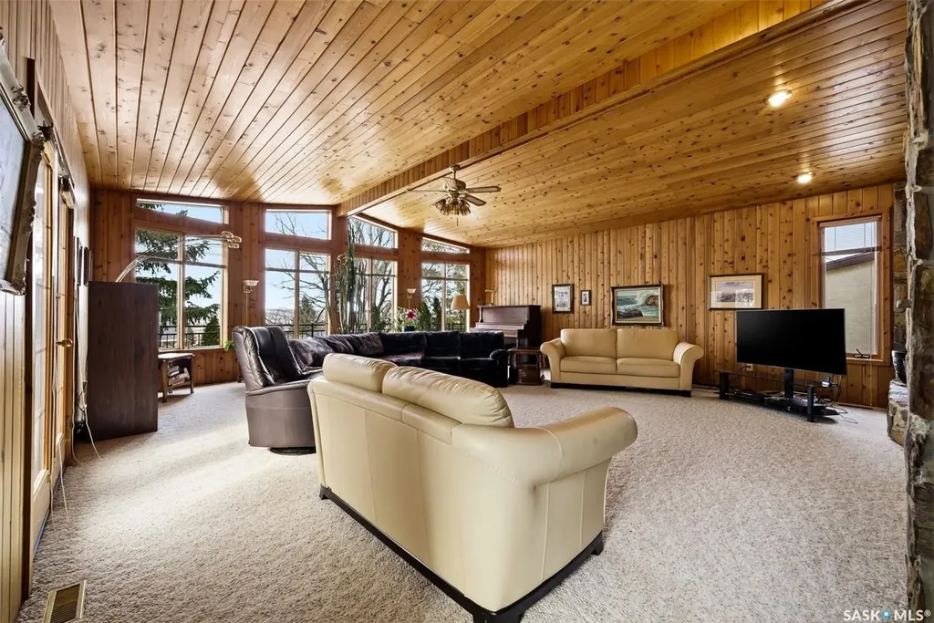 250 Prospect Crescent Lumsden SK S0G 3C0