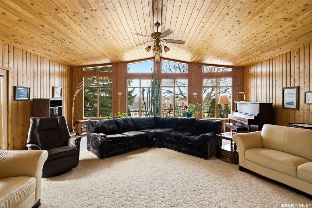 250 Prospect Crescent Lumsden SK S0G 3C0