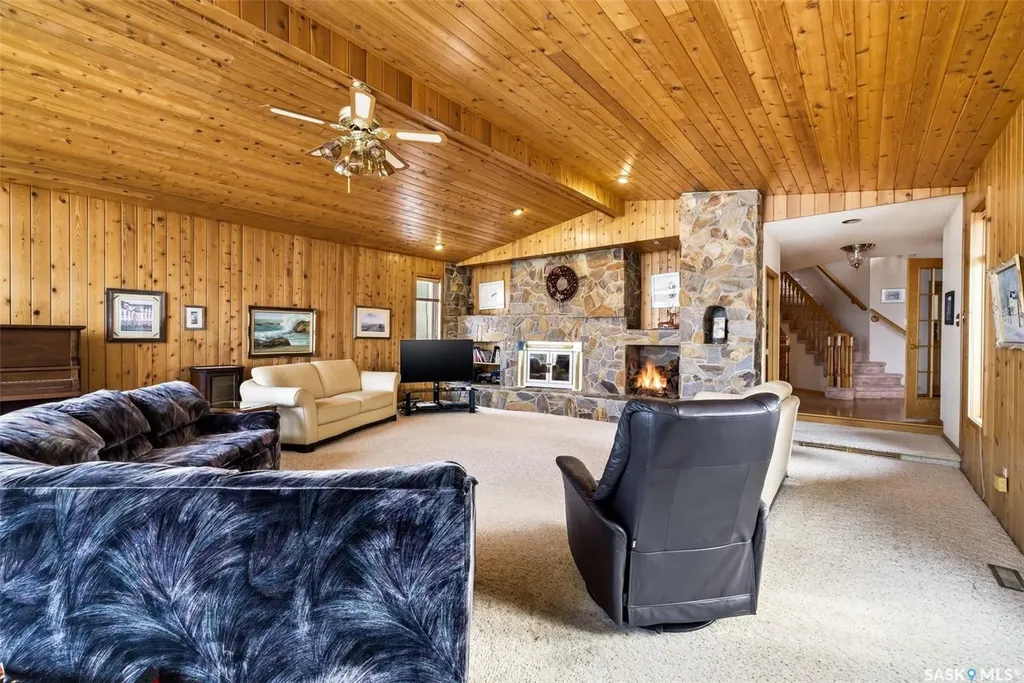 250 Prospect Crescent Lumsden SK S0G 3C0