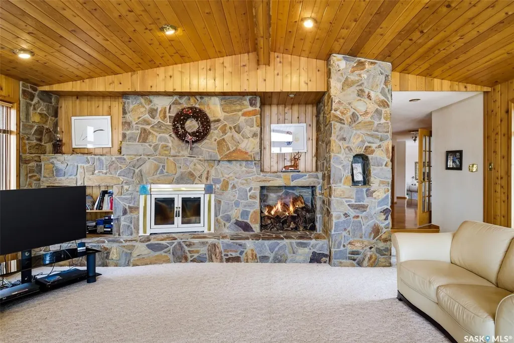 250 Prospect Crescent Lumsden SK S0G 3C0