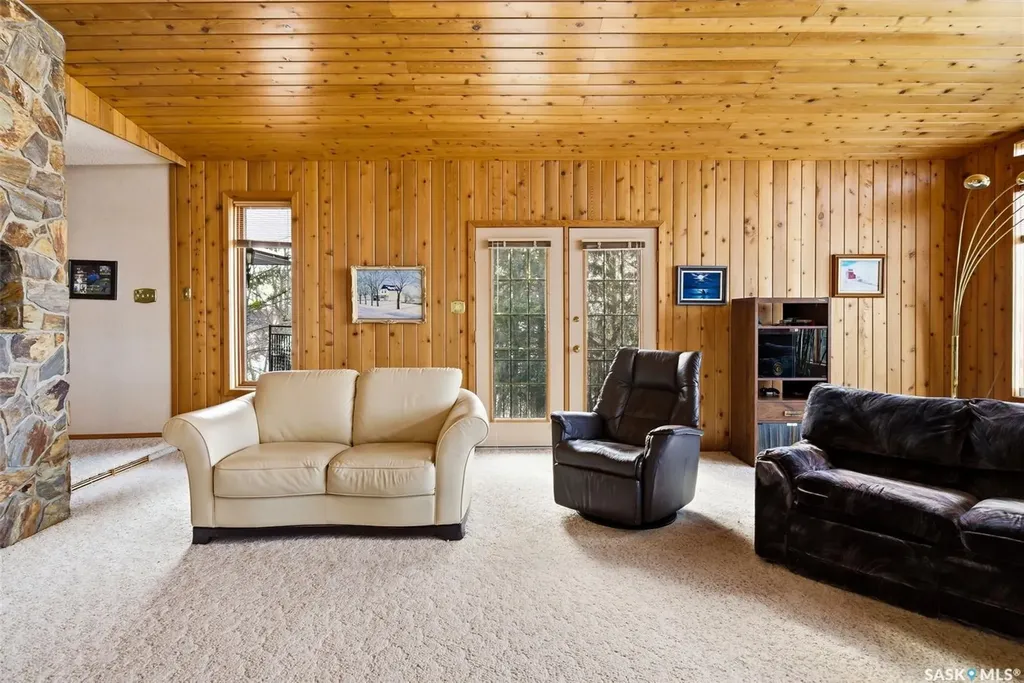 250 Prospect Crescent Lumsden SK S0G 3C0