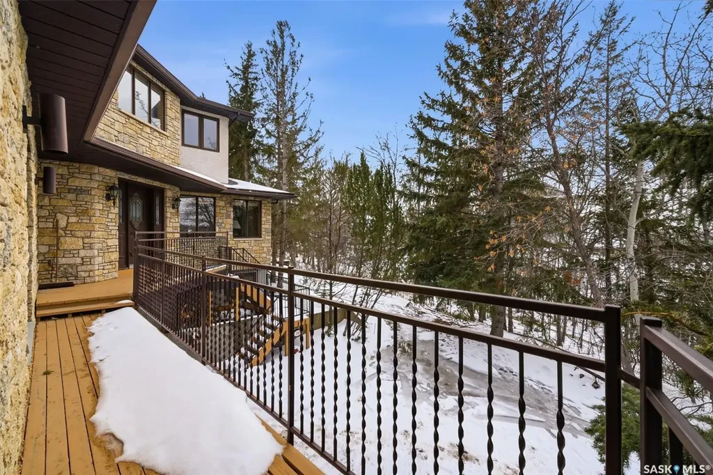 250 Prospect Crescent Lumsden SK S0G 3C0