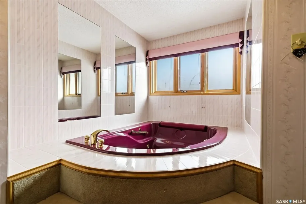 250 Prospect Crescent Lumsden SK S0G 3C0