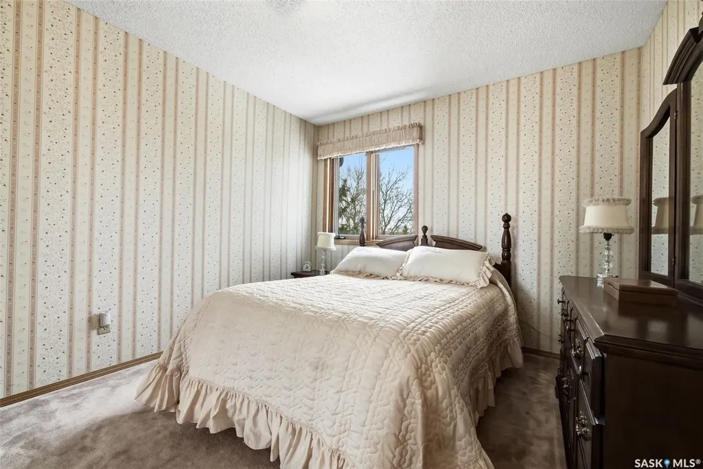 250 Prospect Crescent Lumsden SK S0G 3C0