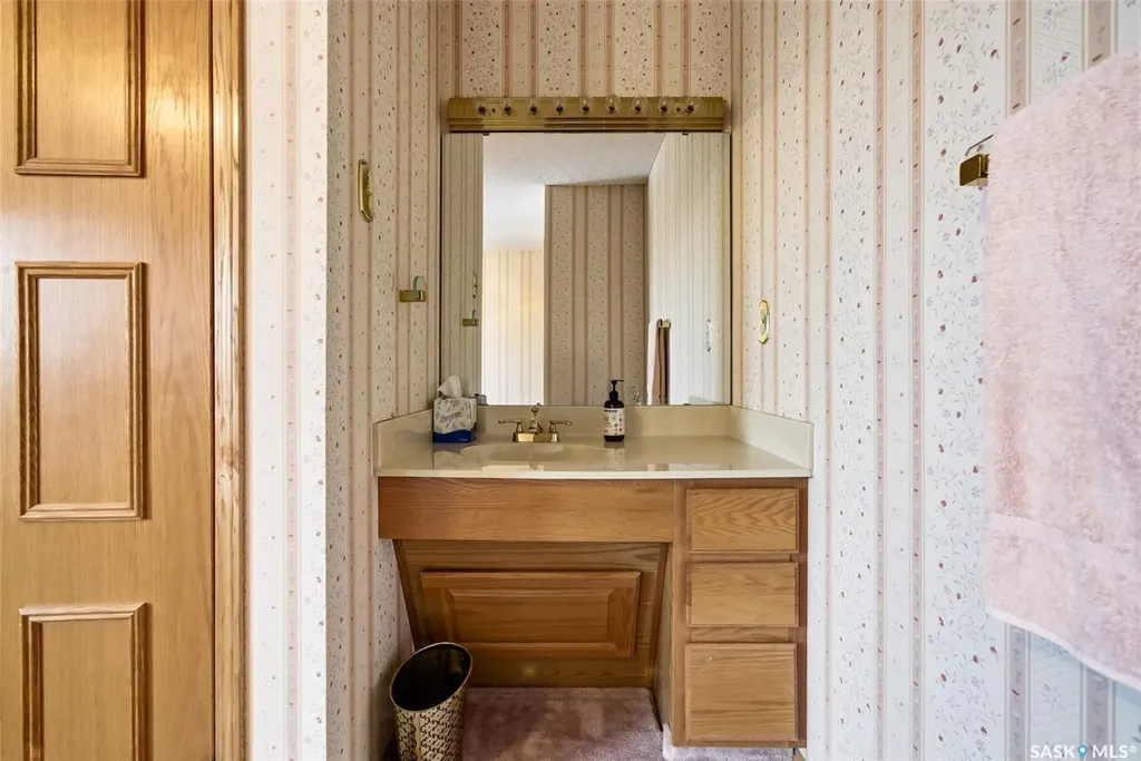 250 Prospect Crescent Lumsden SK S0G 3C0