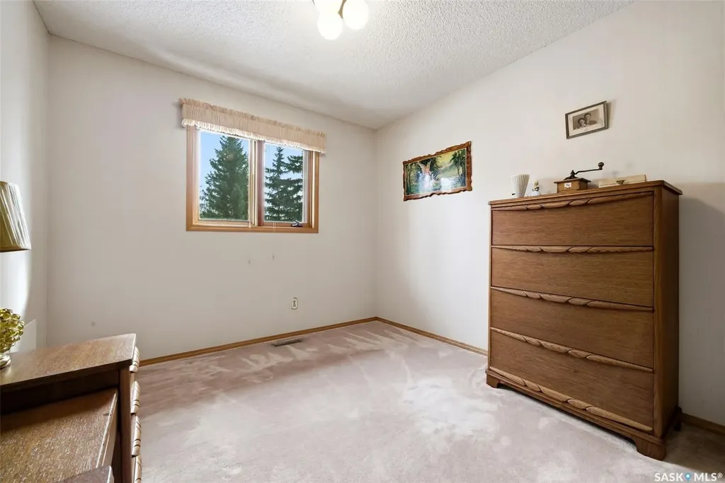 250 Prospect Crescent Lumsden SK S0G 3C0
