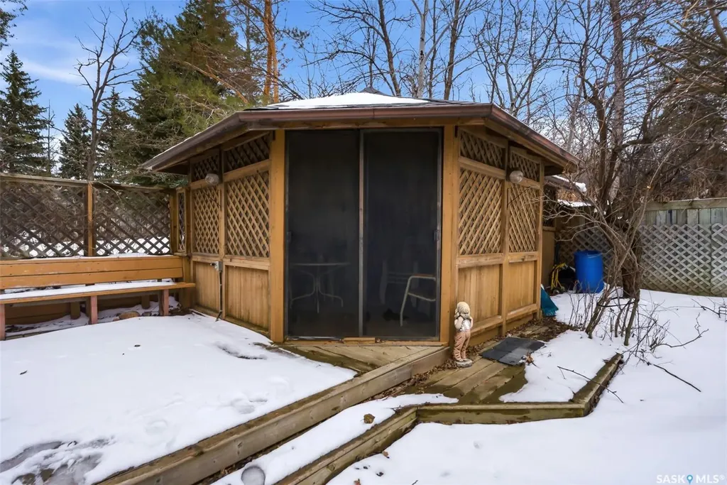 250 Prospect Crescent Lumsden SK S0G 3C0