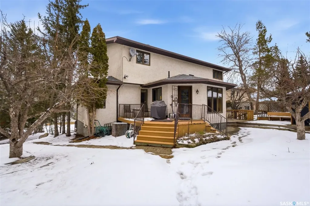 250 Prospect Crescent Lumsden SK S0G 3C0