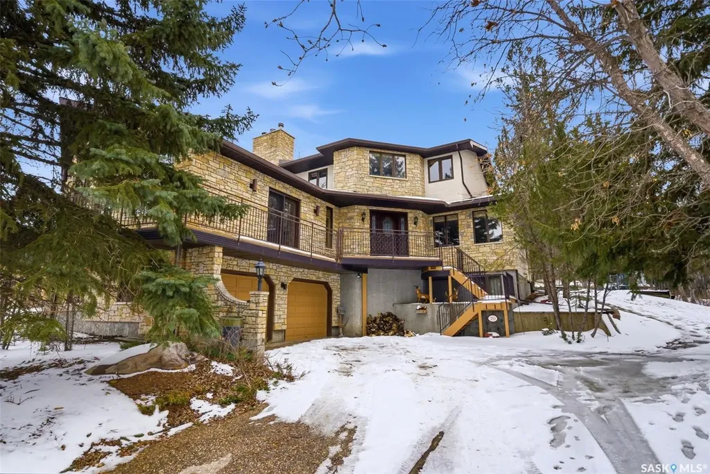 250 Prospect Crescent Lumsden SK S0G 3C0