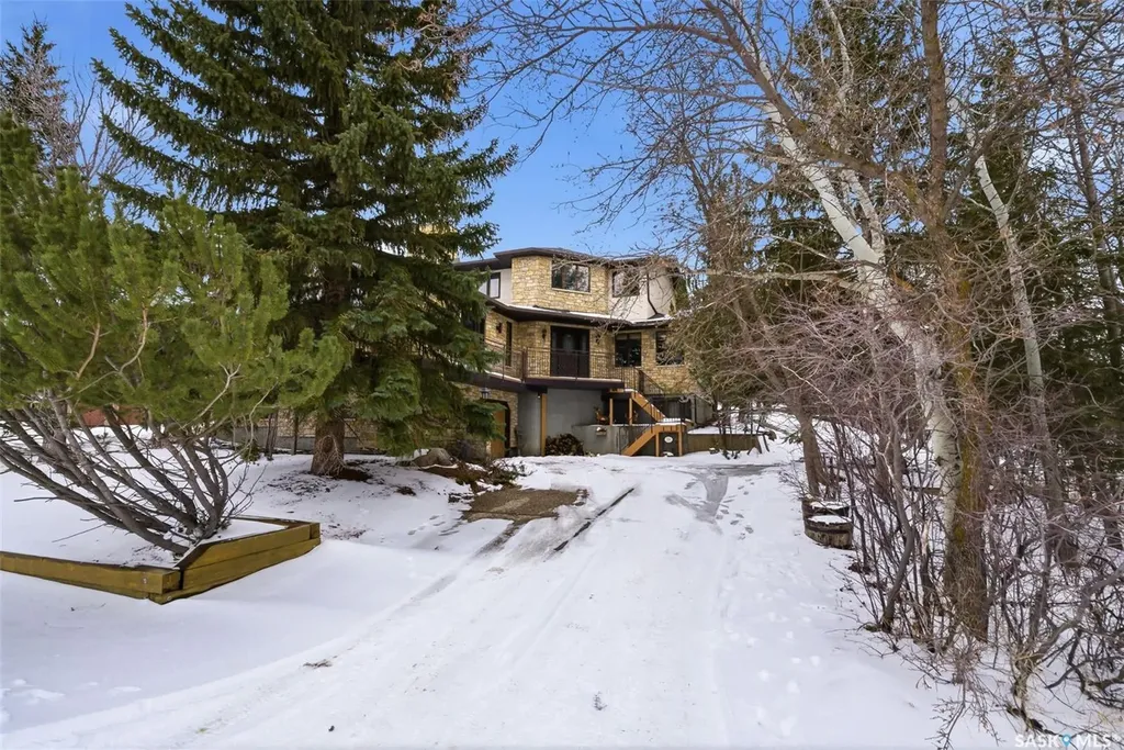 250 Prospect Crescent Lumsden SK S0G 3C0