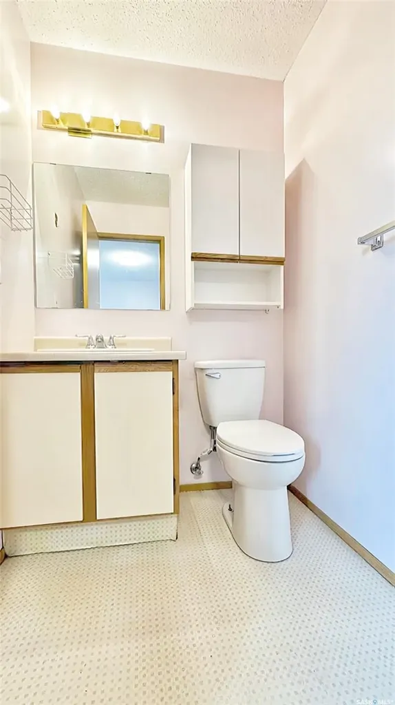 918 Argyle Avenue Saskatoon SK S7H 2W1