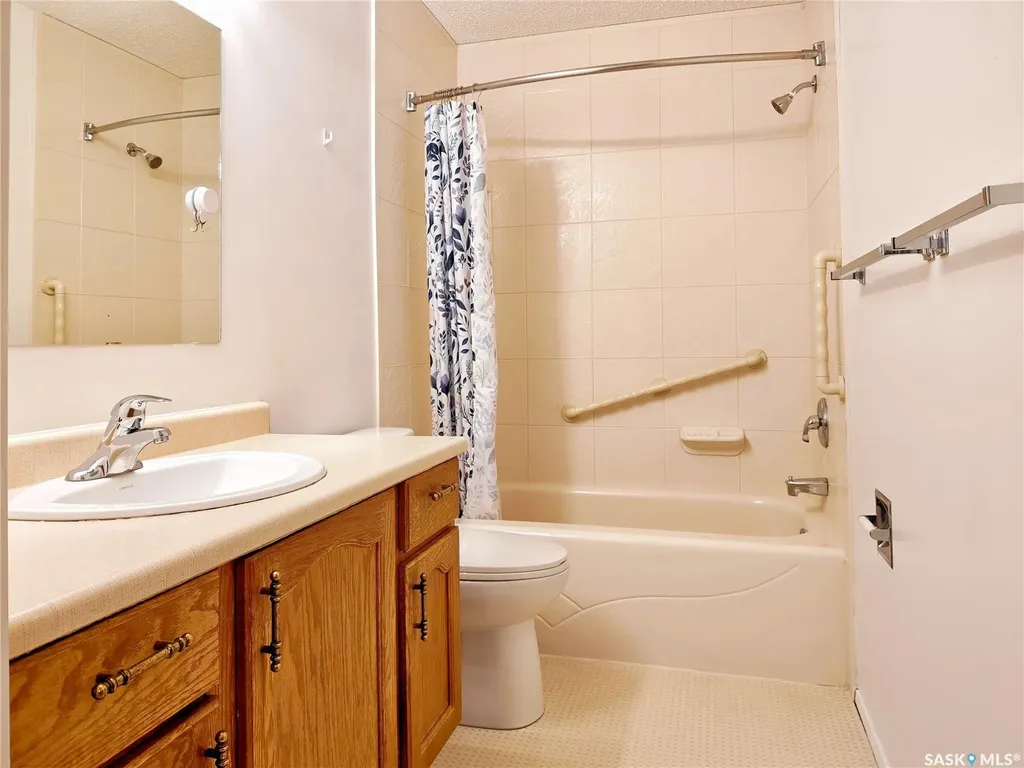 918 Argyle Avenue Saskatoon SK S7H 2W1