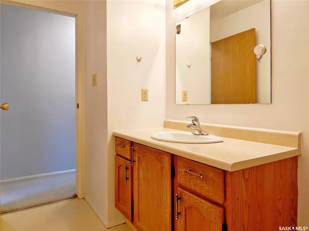 918 Argyle Avenue Saskatoon SK S7H 2W1