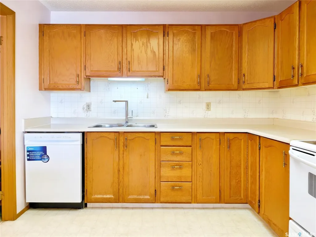 918 Argyle Avenue Saskatoon SK S7H 2W1