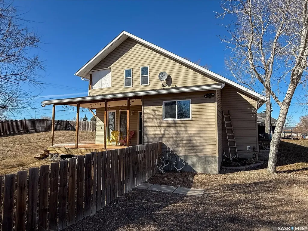 103 1st Street E Frontier SK S0N 0W0