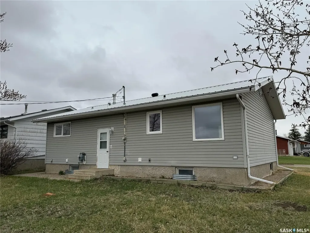 970 Larson Crescent Eston SK S0L 1A0