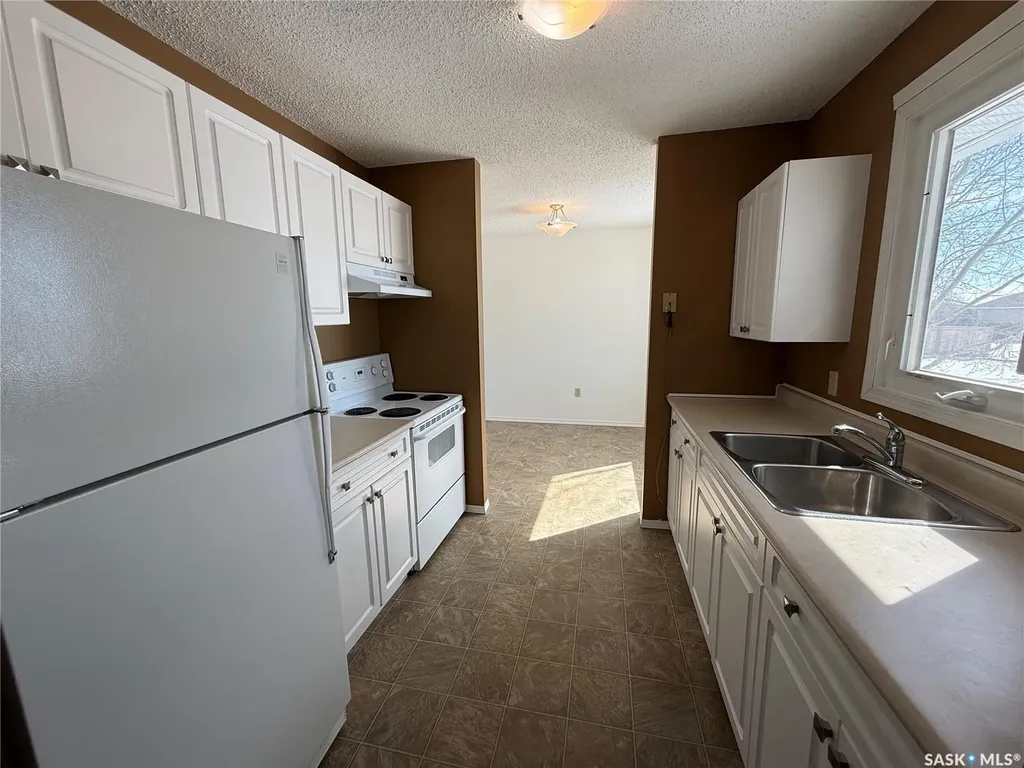 970 Larson Crescent Eston SK S0L 1A0