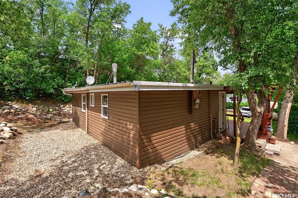 743 Tatanka Drive South Lake SK S0H 2X0