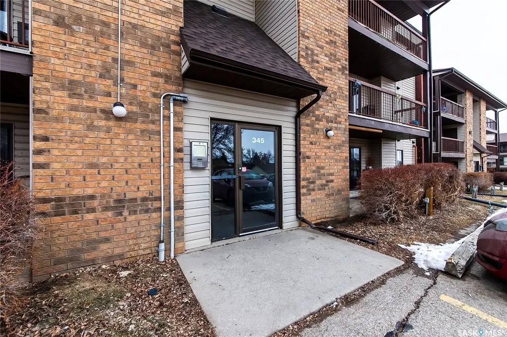 345 Kingsmere Boulevard Saskatoon SK S7J 4J6