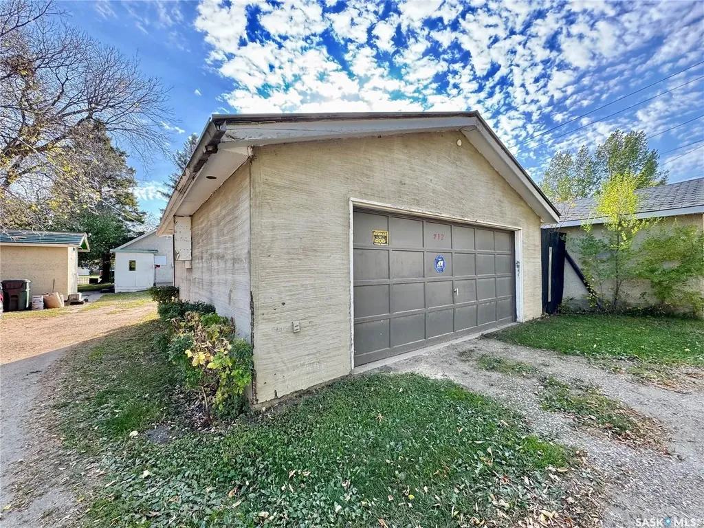 712 6th Street E Prince Albert SK S6V 0N8