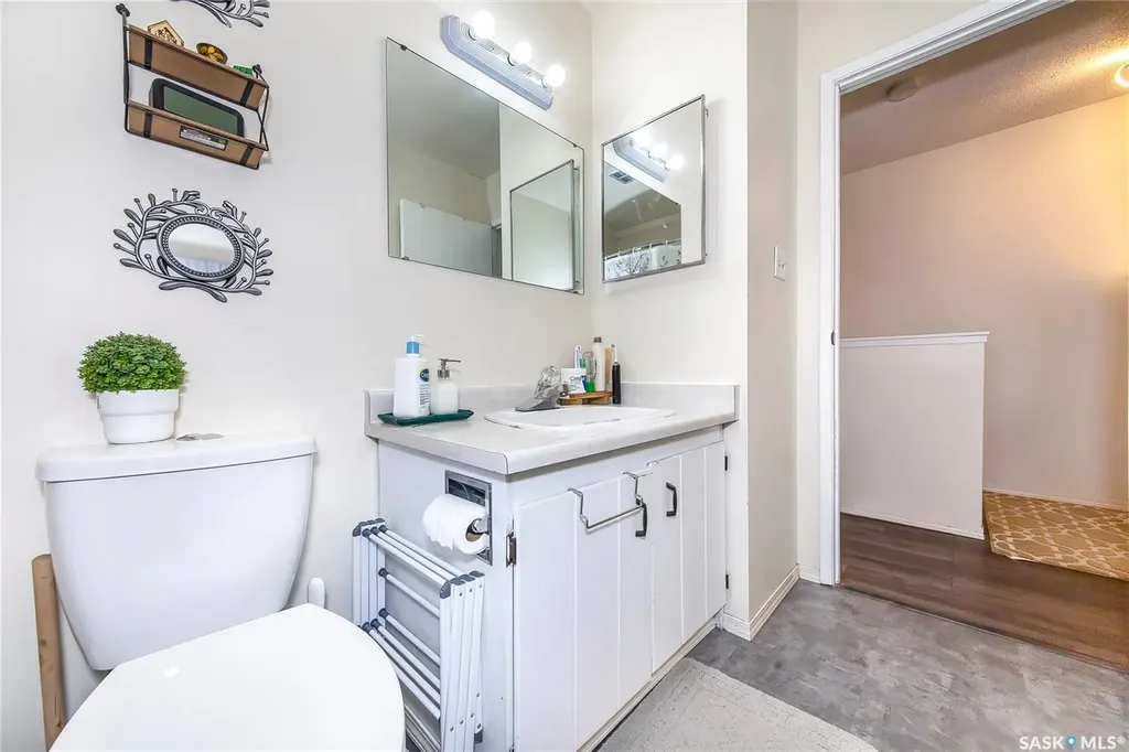 1128 Mckercher Drive Saskatoon SK S7H 4Y7