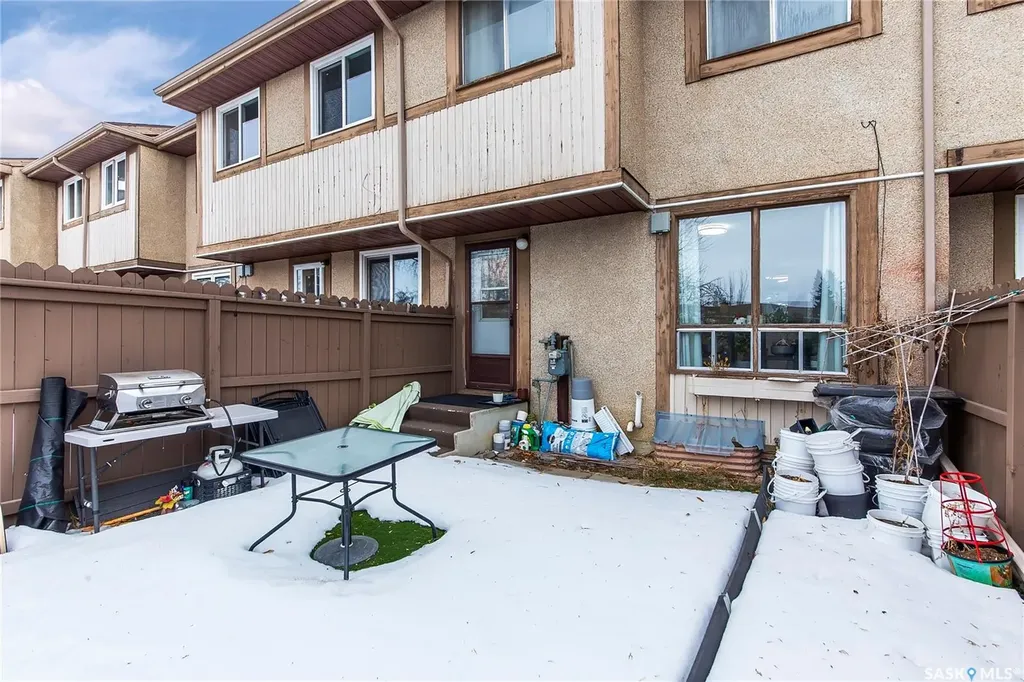 1128 Mckercher Drive Saskatoon SK S7H 4Y7