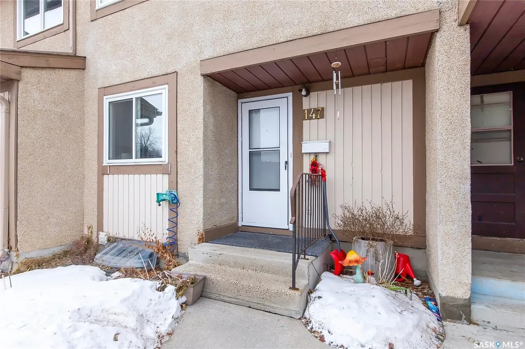 1128 Mckercher Drive Saskatoon SK S7H 4Y7