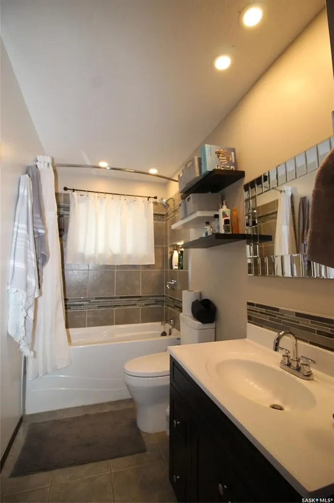 522 4th Street W Shaunavon SK S0N 2M0