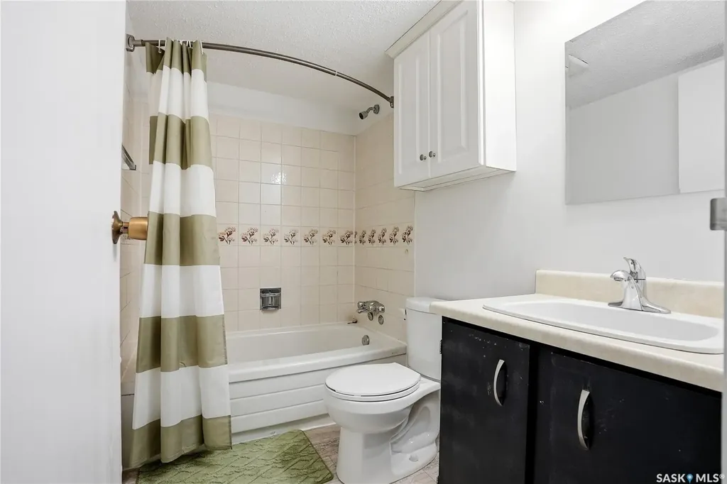 423 Tait Court Saskatoon SK S7H 5L3