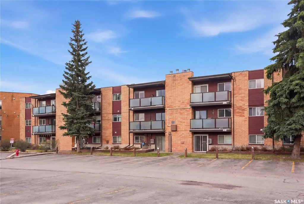 423 Tait Court Saskatoon SK S7H 5L3