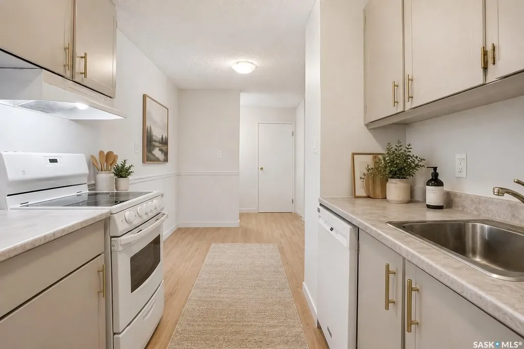 423 Tait Court Saskatoon SK S7H 5L3