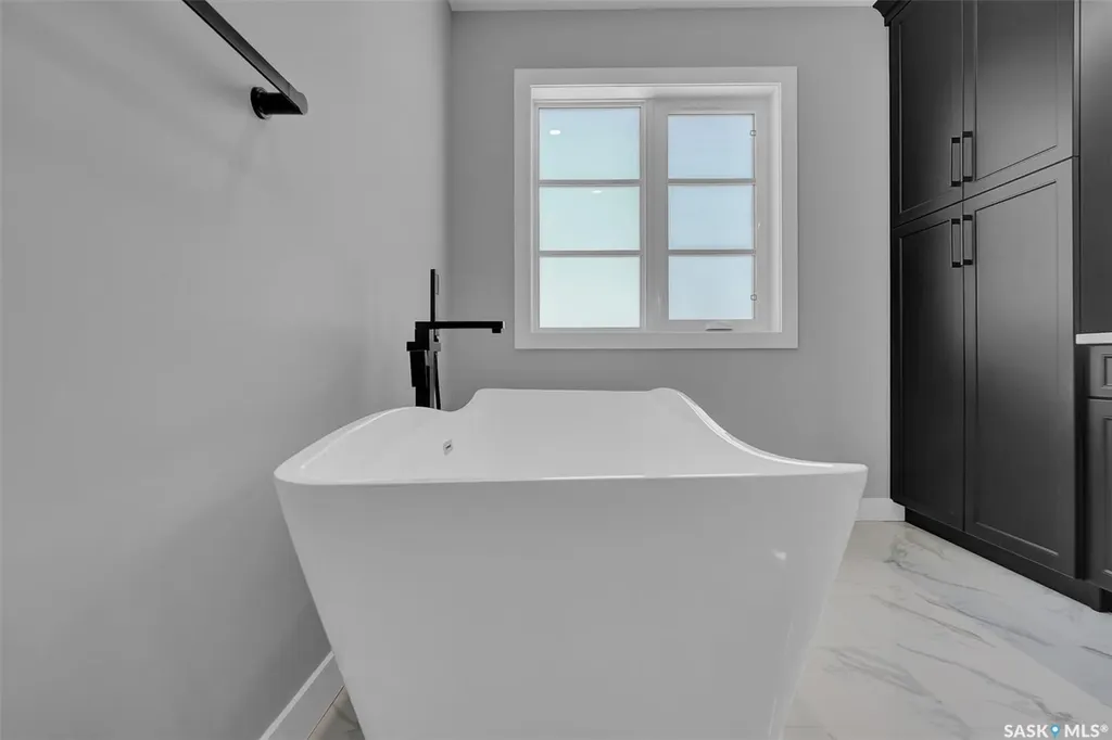 4327 Wild Rose Drive Regina SK S4V 3V6