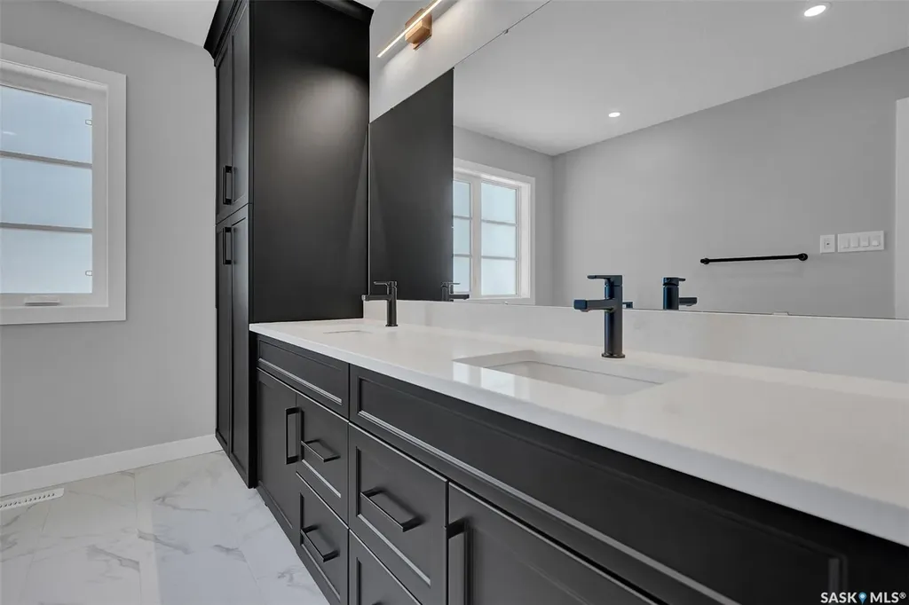 4327 Wild Rose Drive Regina SK S4V 3V6