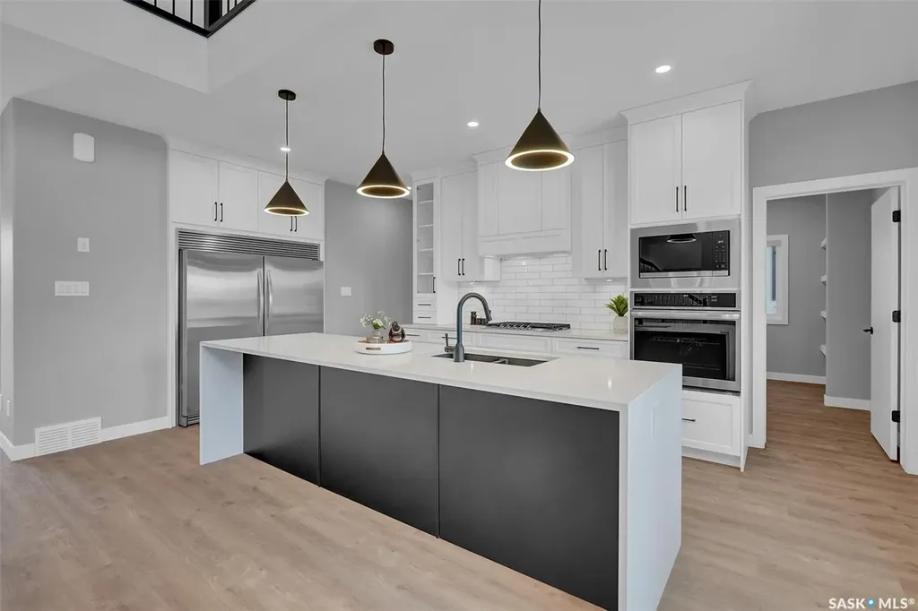 4327 Wild Rose Drive Regina SK S4V 3V6