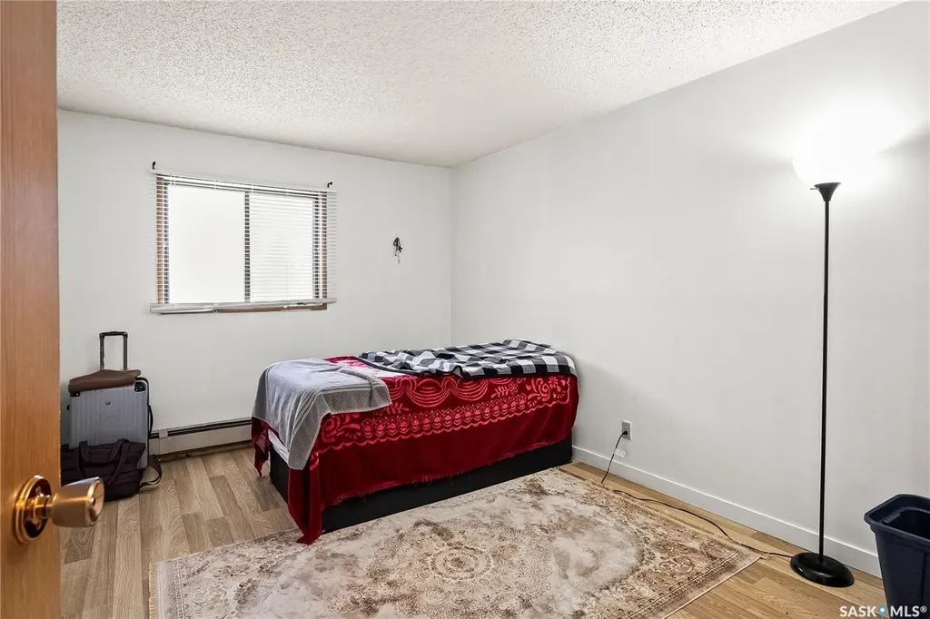 215 Kingsmere Boulevard Saskatoon SK S7J 4J6