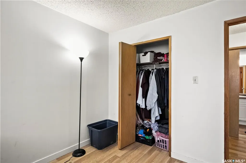 215 Kingsmere Boulevard Saskatoon SK S7J 4J6