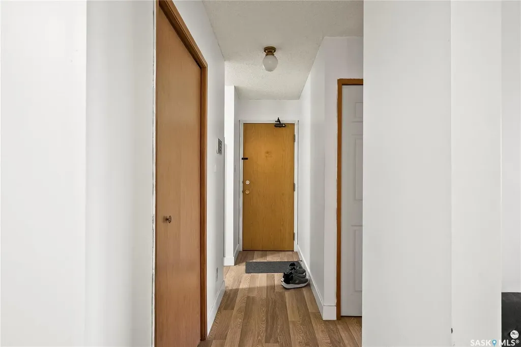 215 Kingsmere Boulevard Saskatoon SK S7J 4J6