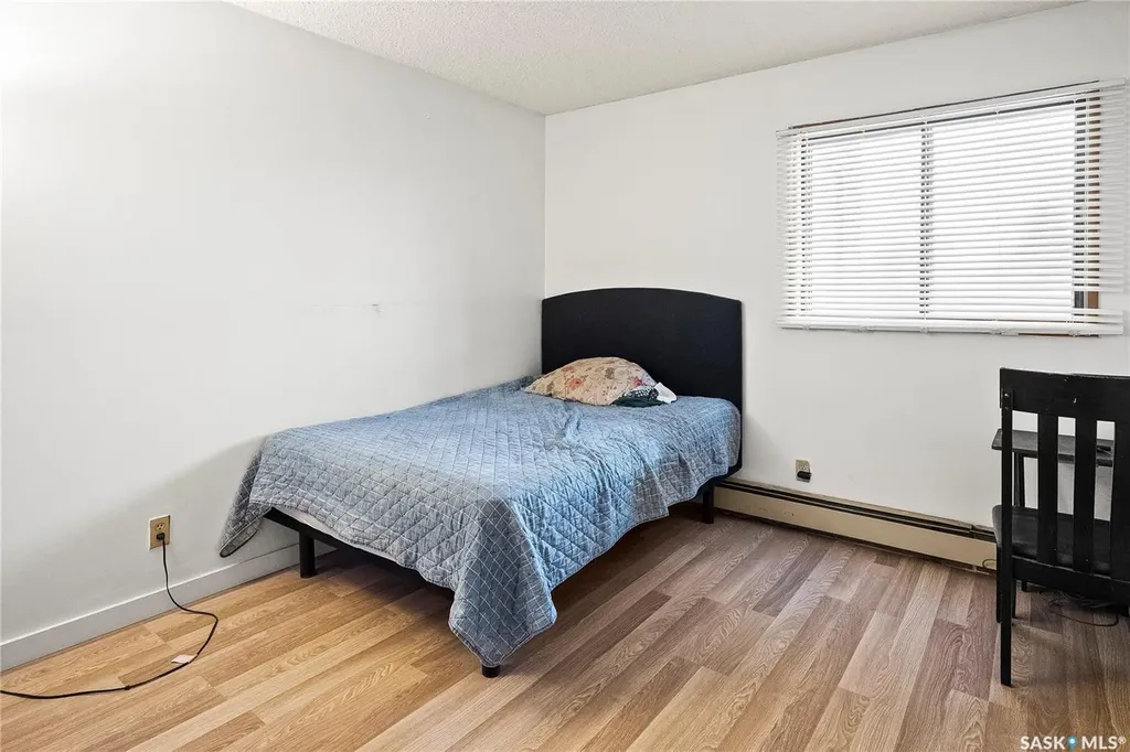 215 Kingsmere Boulevard Saskatoon SK S7J 4J6