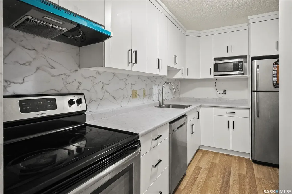 215 Kingsmere Boulevard Saskatoon SK S7J 4J6
