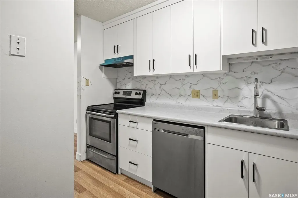 215 Kingsmere Boulevard Saskatoon SK S7J 4J6