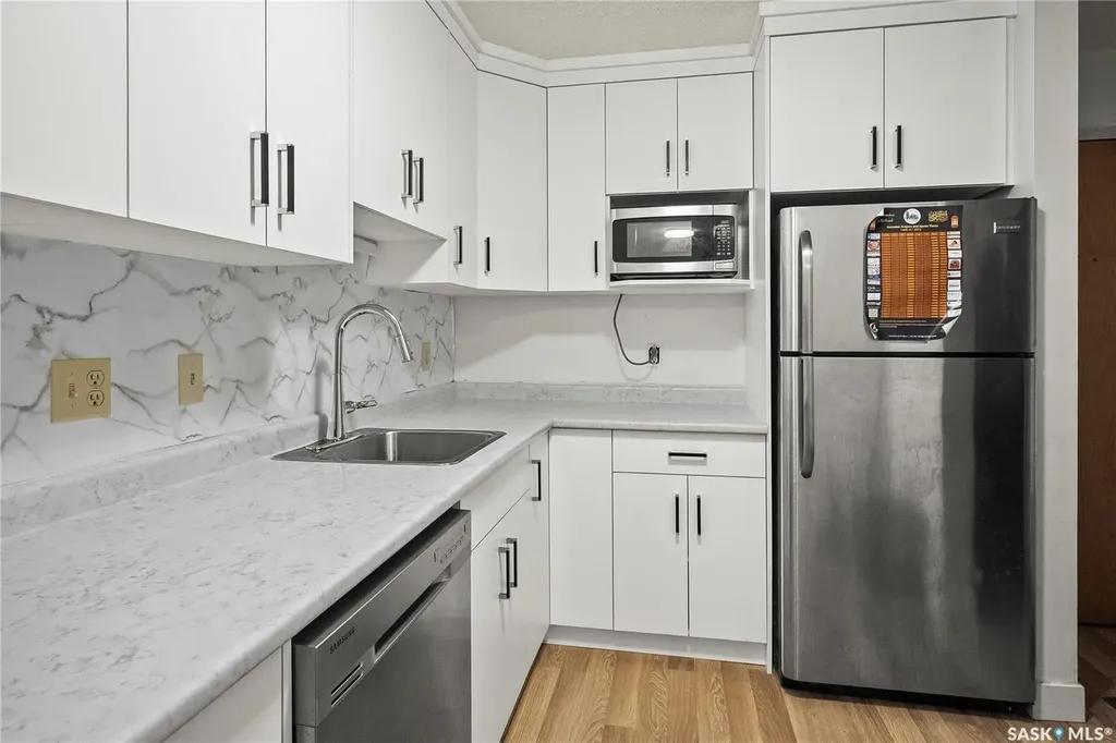 215 Kingsmere Boulevard Saskatoon SK S7J 4J6