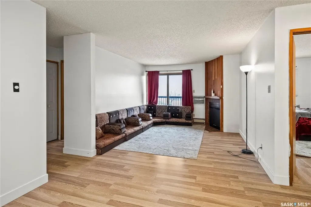 215 Kingsmere Boulevard Saskatoon SK S7J 4J6
