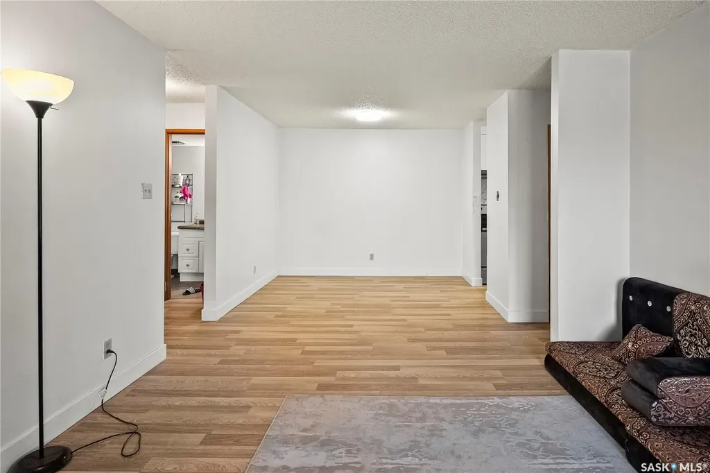 215 Kingsmere Boulevard Saskatoon SK S7J 4J6