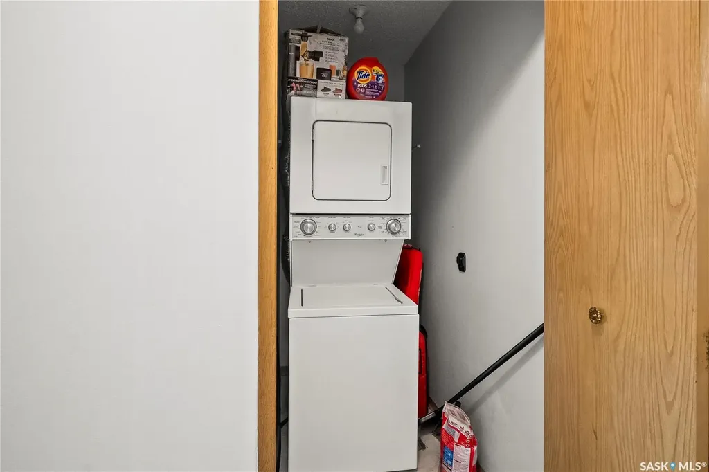 215 Kingsmere Boulevard Saskatoon SK S7J 4J6