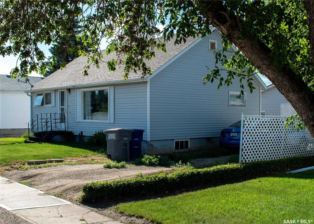 107 3rd Avenue W Elrose SK S0L 0Z0