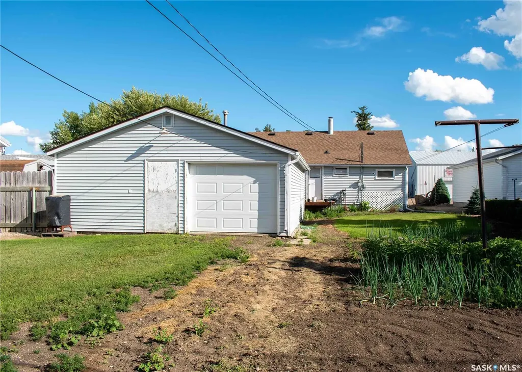 107 3rd Avenue W Elrose SK S0L 0Z0